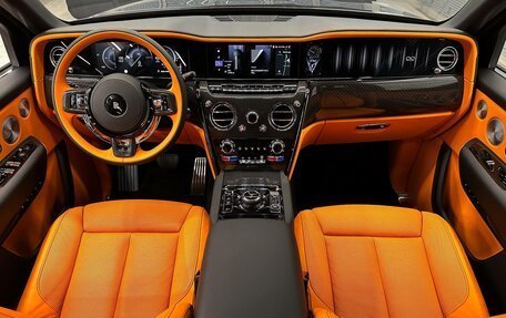 Rolls-Royce Cullinan, 2026 год, 73 000 000 рублей, 16 фотография