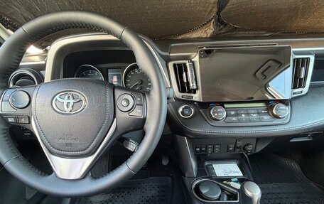 Toyota RAV4, 2017 год, 2 700 000 рублей, 4 фотография