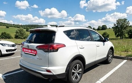 Toyota RAV4, 2017 год, 2 700 000 рублей, 3 фотография