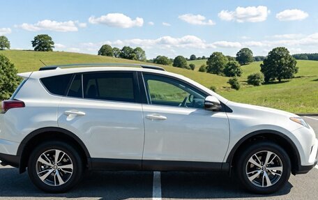 Toyota RAV4, 2017 год, 2 700 000 рублей, 7 фотография