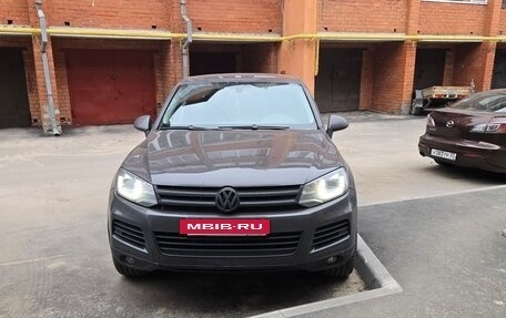 Volkswagen Touareg III, 2010 год, 1 900 000 рублей, 2 фотография