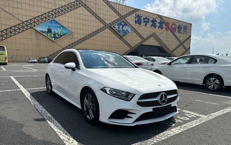 Mercedes-Benz A-Класс, 2022 год, 1 852 000 рублей, 3 фотография
