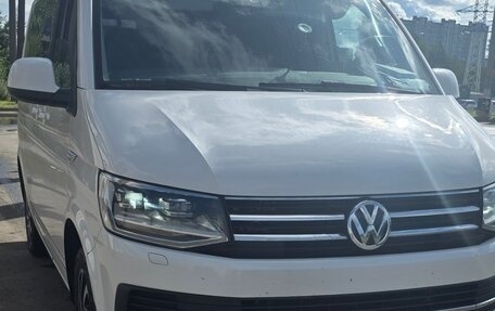 Volkswagen Caravelle T6 рестайлинг, 2018 год, 2 750 000 рублей, 1 фотография