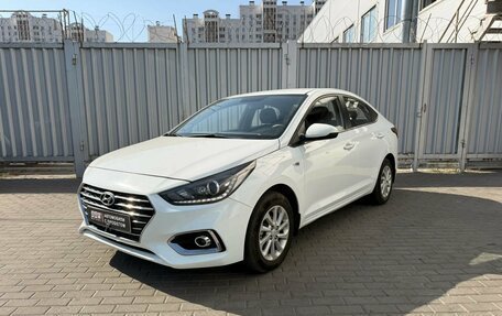 Hyundai Solaris II рестайлинг, 2017 год, 990 000 рублей, 1 фотография