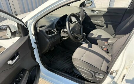 Hyundai Solaris II рестайлинг, 2017 год, 990 000 рублей, 9 фотография