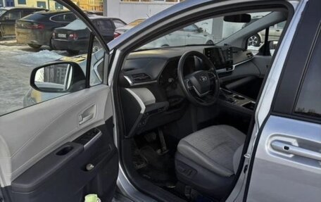 Toyota Sienna, 2021 год, 3 800 000 рублей, 11 фотография