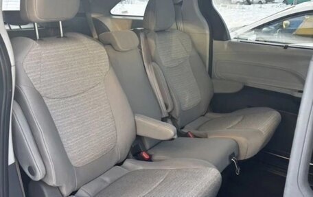 Toyota Sienna, 2021 год, 3 800 000 рублей, 14 фотография