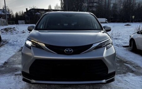 Toyota Sienna, 2021 год, 3 800 000 рублей, 18 фотография