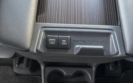 Toyota Sienna, 2021 год, 3 800 000 рублей, 20 фотография