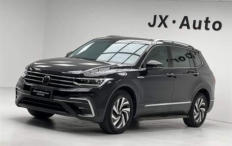 Volkswagen Tiguan II, 2022 год, 2 770 000 рублей, 1 фотография