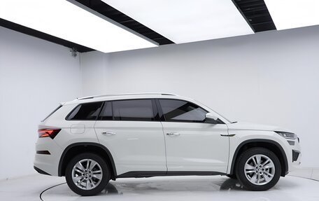 Skoda Kodiaq I, 2025 год, 3 700 757 рублей, 16 фотография