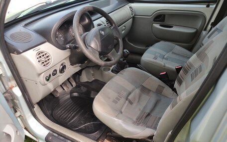 Renault Kangoo II рестайлинг, 2006 год, 300 000 рублей, 30 фотография