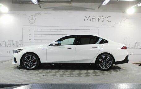 BMW 5 серия, 2023 год, 7 850 000 рублей, 10 фотография
