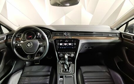 Volkswagen Passat B8 рестайлинг, 2019 год, 2 300 000 рублей, 13 фотография