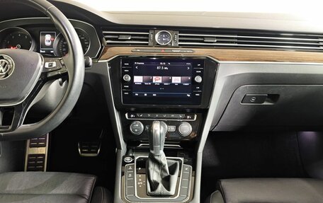 Volkswagen Passat B8 рестайлинг, 2019 год, 2 300 000 рублей, 14 фотография
