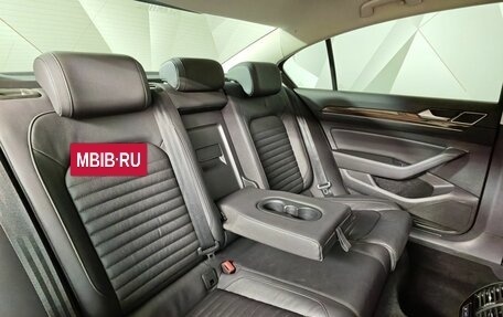 Volkswagen Passat B8 рестайлинг, 2019 год, 2 300 000 рублей, 16 фотография