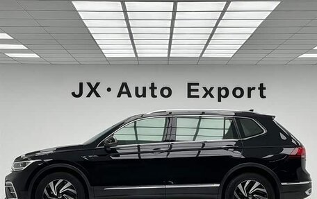 Volkswagen Tiguan II, 2022 год, 2 770 000 рублей, 6 фотография