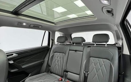 Volkswagen Tiguan II, 2022 год, 2 770 000 рублей, 21 фотография