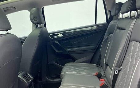 Volkswagen Tiguan II, 2022 год, 2 770 000 рублей, 16 фотография