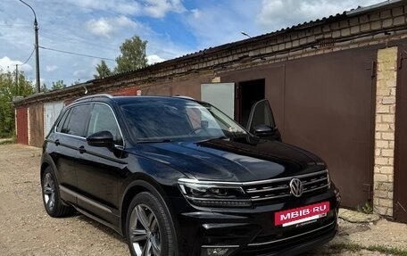 Volkswagen Tiguan II, 2019 год, 3 700 000 рублей, 2 фотография