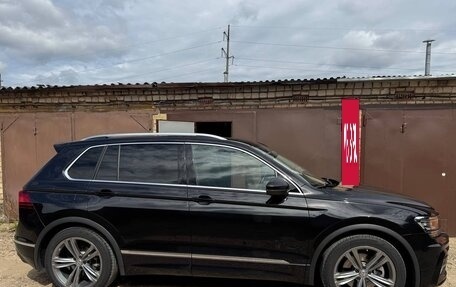 Volkswagen Tiguan II, 2019 год, 3 700 000 рублей, 3 фотография