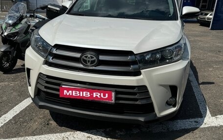Toyota Highlander III, 2016 год, 3 000 000 рублей, 2 фотография