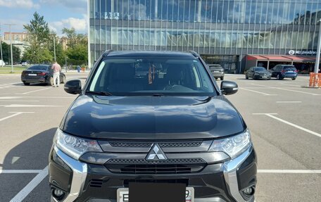 Mitsubishi Outlander III рестайлинг 3, 2021 год, 2 648 000 рублей, 18 фотография
