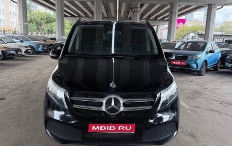 Mercedes-Benz V-Класс, 2019 год, 4 000 000 рублей, 1 фотография