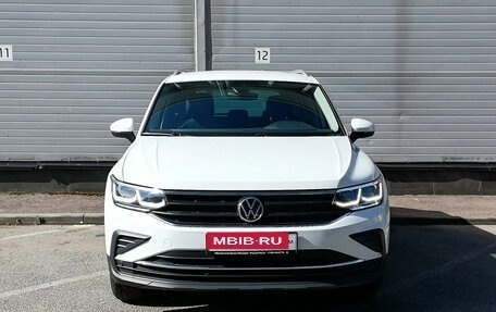 Volkswagen Tiguan II, 2022 год, 2 899 000 рублей, 2 фотография