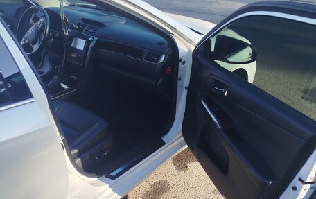 Toyota Camry, 2017 год, 2 350 000 рублей, 8 фотография