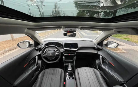 Peugeot 2008 II, 2021 год, 1 250 000 рублей, 5 фотография