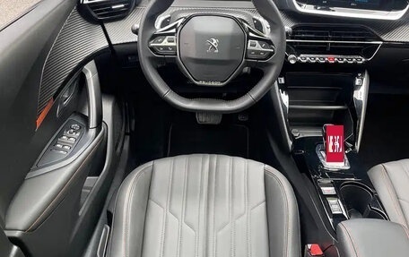 Peugeot 2008 II, 2021 год, 1 250 000 рублей, 6 фотография