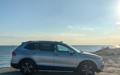 Volkswagen Tiguan II, 2019 год, 2 300 000 рублей, 3 фотография