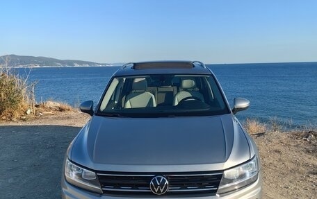 Volkswagen Tiguan II, 2019 год, 2 300 000 рублей, 2 фотография