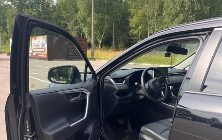 Toyota RAV4, 2021 год, 3 900 000 рублей, 5 фотография