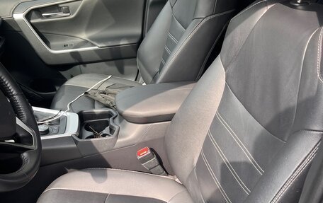 Toyota RAV4, 2021 год, 3 900 000 рублей, 8 фотография
