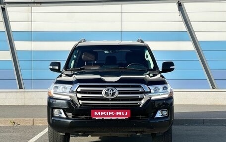 Toyota Land Cruiser 200, 2018 год, 6 215 000 рублей, 2 фотография
