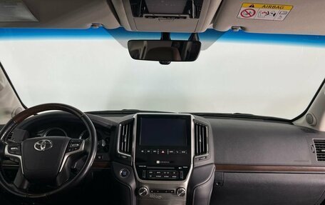 Toyota Land Cruiser 200, 2018 год, 6 215 000 рублей, 14 фотография