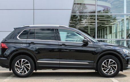 Volkswagen Tiguan II, 2018 год, 2 595 000 рублей, 5 фотография
