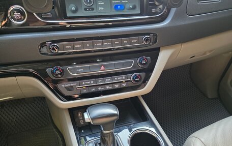 KIA Carnival III, 2018 год, 3 050 000 рублей, 6 фотография