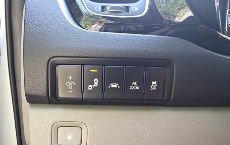 KIA Carnival III, 2018 год, 3 050 000 рублей, 8 фотография