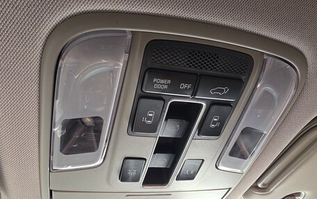 KIA Carnival III, 2018 год, 3 050 000 рублей, 14 фотография
