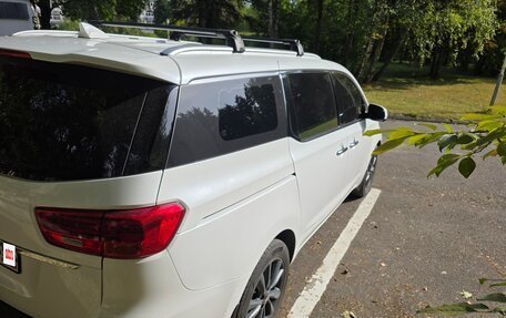 KIA Carnival III, 2018 год, 3 050 000 рублей, 21 фотография