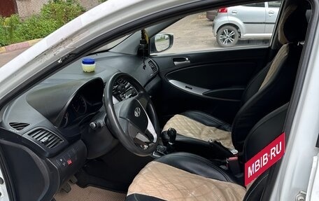Hyundai Solaris II рестайлинг, 2015 год, 390 000 рублей, 8 фотография