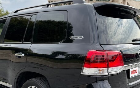 Toyota Land Cruiser 200, 2017 год, 9 850 000 рублей, 4 фотография