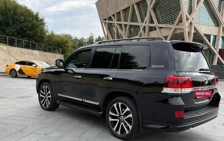 Toyota Land Cruiser 200, 2017 год, 9 850 000 рублей, 3 фотография