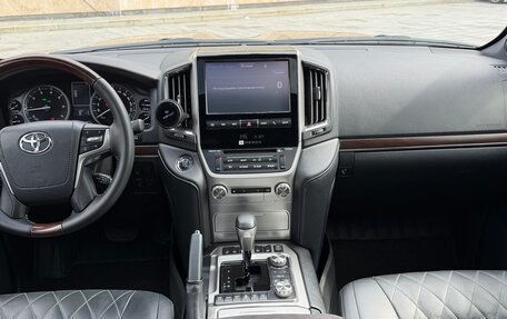 Toyota Land Cruiser 200, 2017 год, 9 850 000 рублей, 16 фотография
