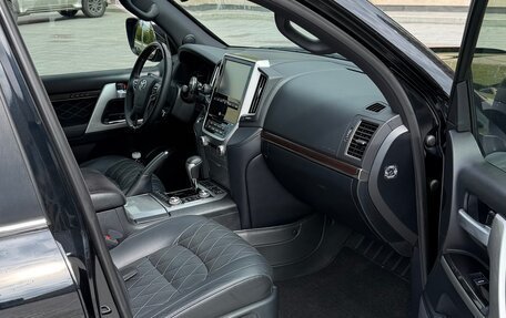Toyota Land Cruiser 200, 2017 год, 9 850 000 рублей, 19 фотография