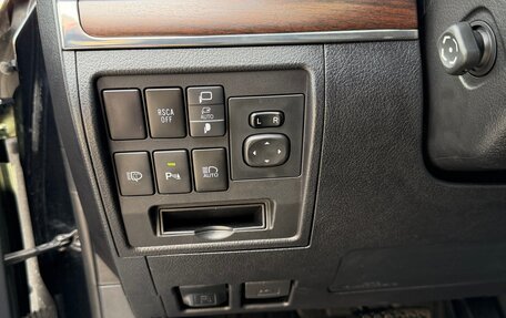 Toyota Land Cruiser 200, 2017 год, 9 850 000 рублей, 17 фотография