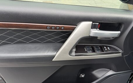 Toyota Land Cruiser 200, 2017 год, 9 850 000 рублей, 20 фотография